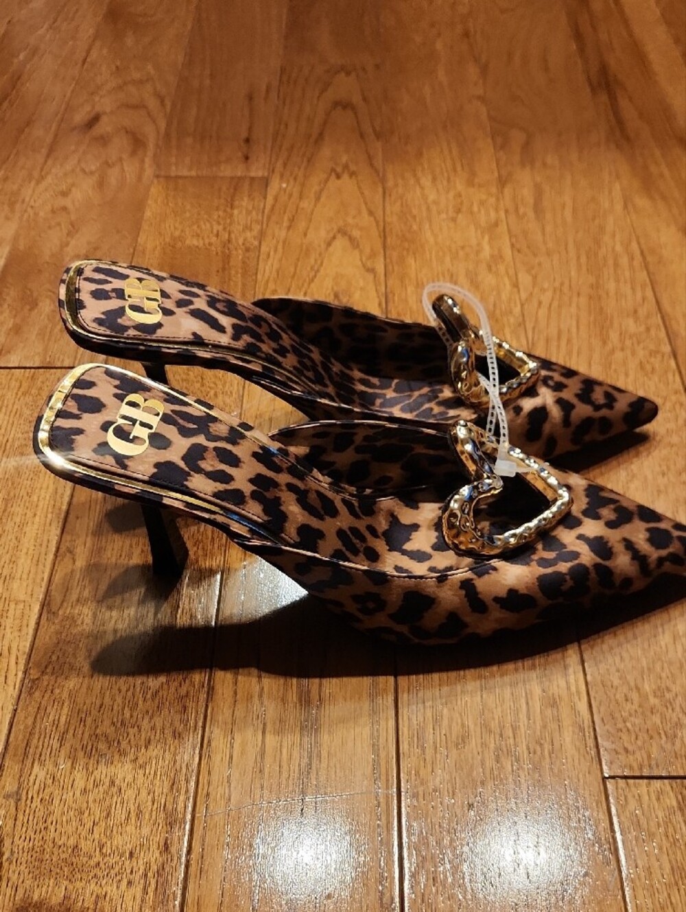 Gianni Bini Leopard Print Pointed Toe Mules with Gold Heart Accent Size 9.5 - Picture 2 of 6